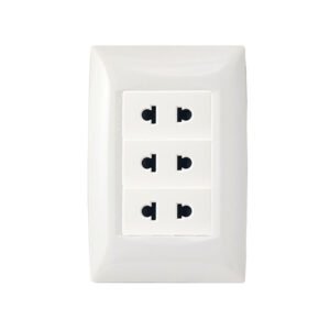 Tomacorriente Triple